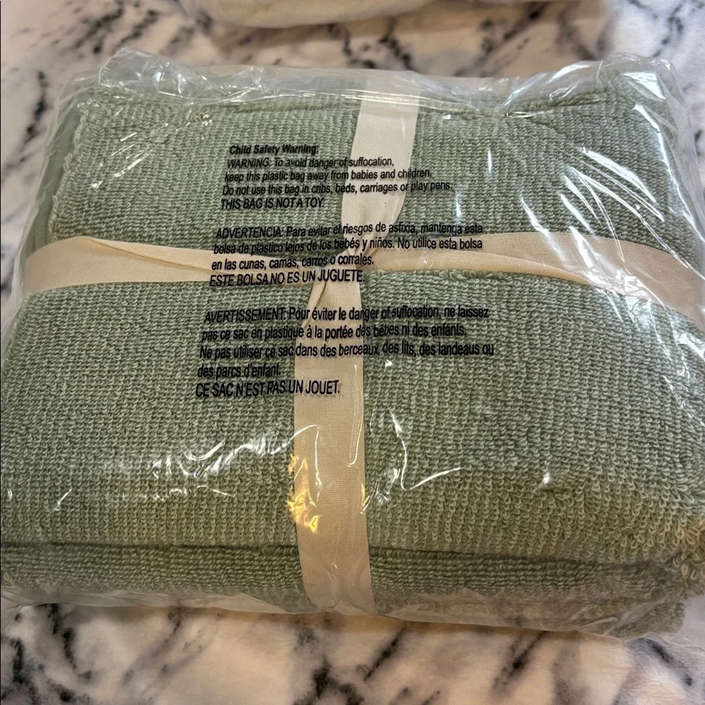 Wellness 2 Pack Hand Towels in Cream and Green( Bundle of 2 ) .